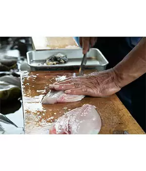最強のサンダル「ギョサン」の魅力とは？海も川もこれさえあれば無問題！