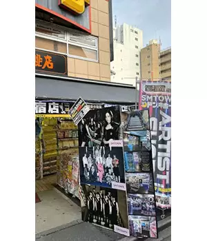 まるで韓国に空間移動したかのよう、K-POPグッズ販売を繰り広げるドン・キホーテに行ってきた