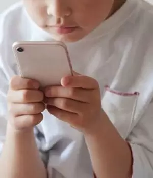 子供にスマホを「安全に持たせる設定」や「セキュリティー対策」を紹介！スマホの人気ランキング付き