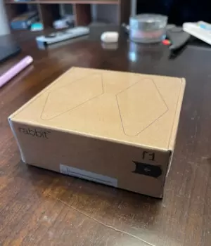 rabbit r1が届いた！ さっそく日本語が使えるか試してみた