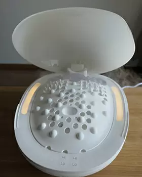 スイッチを入れると柔らかい色のライトが点灯する