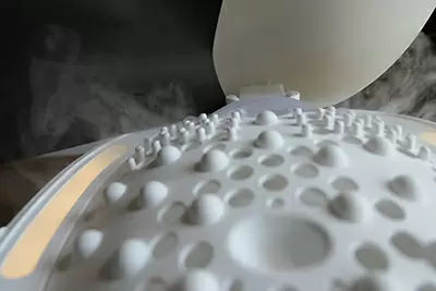 突起が手のひらをツボ押しのように刺激する