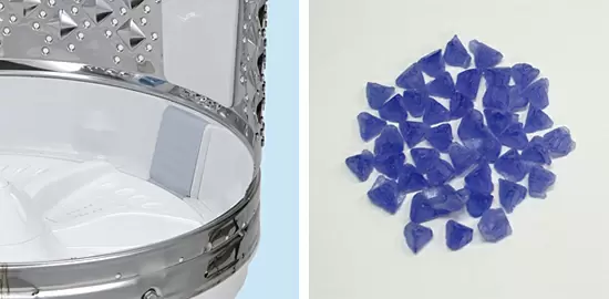 「Ag+抗菌水」をつくる「Ag+抗菌水ユニット」（左）と「Ag+抗菌ビーズ」（右）