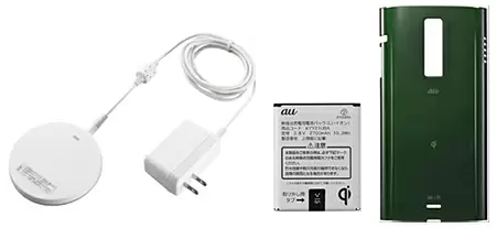 左から、ワイヤレス充電台01、無接点充電用電池パック、無接点充電用電池フタ（グリーン）