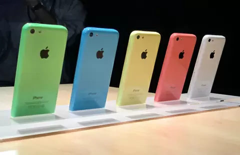 側面・背面のカラーが異なる。中央のイエローがアップルのイチオシ？