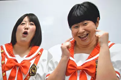 「センターを狙います！」と意気込む森三中の大島さんと黒沢さん