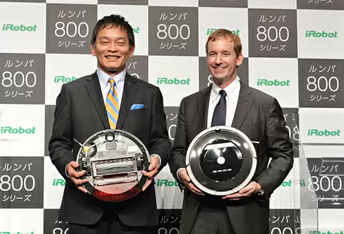 セールス・オンデマンドの室崎肇社長とアイロボットのコリン・アングルCEO 