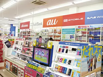 入り口近くに設置したスマートフォン・関連アクサセリコーナー