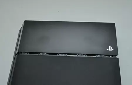 カバーは写真の上に向かってぐっと押すと外れる。