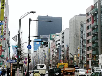 PCボンバー本店から徒歩5分程度の秋葉原電気街