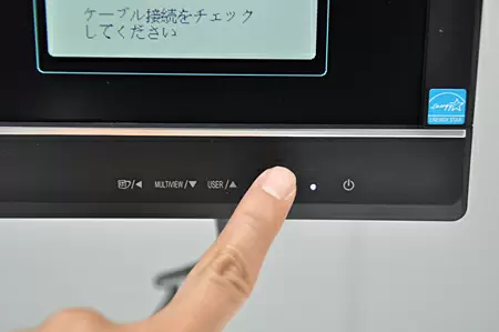 下側ベゼルにタッチセンサアイコンを配置