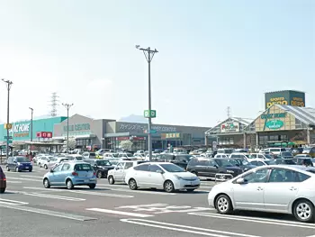 近くにあるカインズホームとの相乗効果で来店者を増やしている