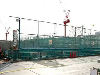 駅周辺では集合住宅の建設が進む