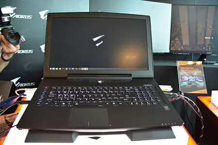 GPUを2基搭載する「AORUS X7」 