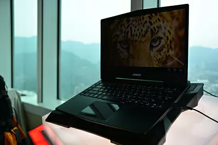 「AORUS X3/X3 PLUS」