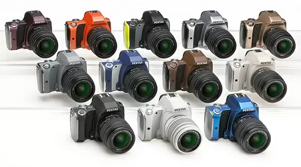 通常モデルとオーダーカラーを含めた全12色