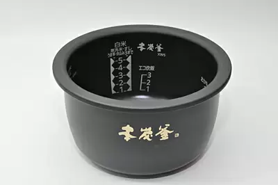 99.9％炭でできた「本炭釜」