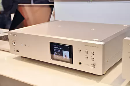 パイオニアはハイレゾ対応の高級ネットワークオーディオプレーヤー「N-70A」を出展