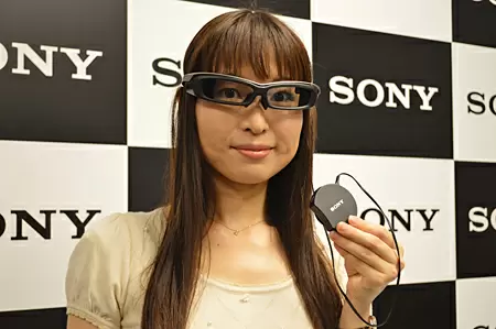 一般向けに特化した透過式メガネ型端末