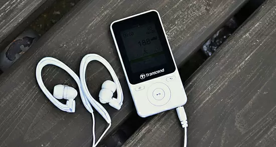 「MP710」と付属のイヤーフック付イヤホン