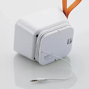 ケーブルは本体の背面に巻いて収納