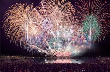 花火といえば夏の風物詩ではありますが、冬にも全国各地で花火大会が開催されています。空気が澄んだ冬は、...
