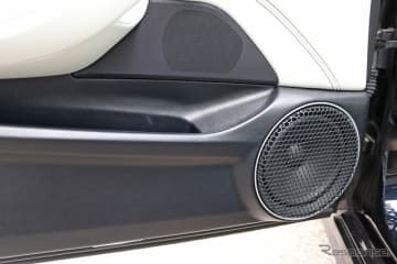 前編でお伝えしたとおり、デザイン性豊かなトランクを完成させた桑田さんのBMW『535i』。後編の今回...