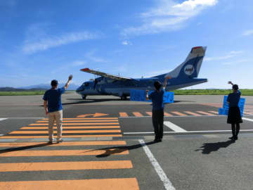 天草エアラインは2024年2月1日(木)から29日(木)まで、天草空港にて同社の所有するATR42-...