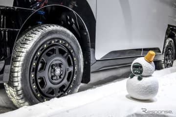 三菱自動車は12日に開幕した「東京オートサロン2024」で、最新のピックアップトラック『トライトン』...