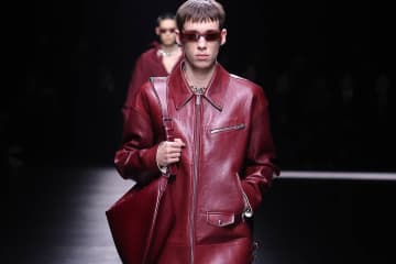 グッチ(GUCCI)の2024年秋冬メンズコレクションが、2024年1月12日(金)、イタリアのミラ...