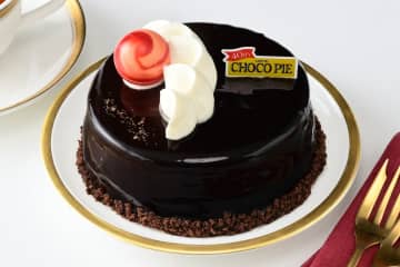 銀座コージーコーナーとロッテのコラボレーションにより、ロッテの人気商品「チョコパイ」がケーキに。「ケ...