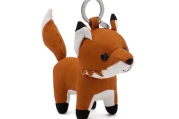 メゾン キツネ(Maison Kitsuné)の2024年春夏コレクションから新作バッグ・小物が登場...