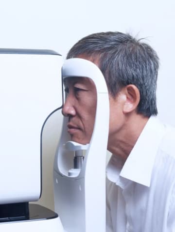 眼科を初めて受診したのは昨年9月6日のこと。異変を感じて3カ月が経過していました。 視力、眼圧などの...