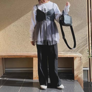SNSで購入報告が続々とあがっている【しまむら】の「TTTS＊デニムビスチェ」¥1,969（税込）。...