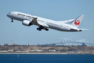 日本航空（JAL）は、家庭の廃食油を回収し、持続可能な航空燃料（SAF）の原料として活用する。 国内...