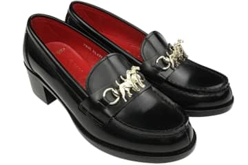 シーロン×ハルタのコラボローファー、“煌めく犬モチーフ”を