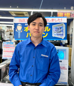 「ドスパラ千葉店」スタッフ小暮さん、新卒3年目、これまでの組み立て台数は約30台！