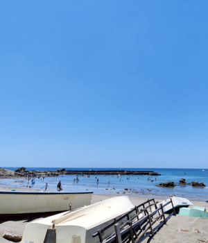 楽しい海水浴の後も快適に！ 車内の砂を一掃するテク＆便利グッズ