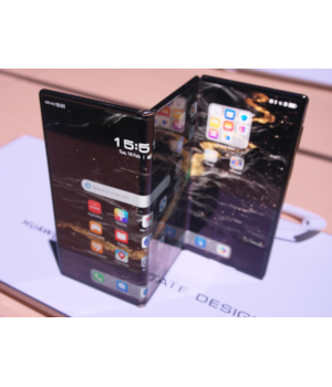 紙のような画面のタブレットと55万円の三つ折りスマホ、ファーウェイがリリース【道越一郎のカットエッジ】