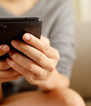 スマホが熱い原因はなに？ 熱暴走の危険とその対策、注意点を解説