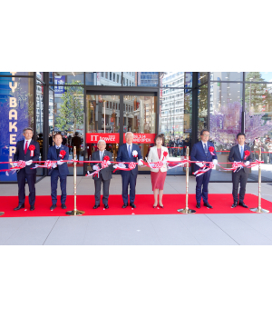 大勢の行列！池袋に「IT tower TOKYO」と「ビックカメラ池袋西口IT tower店」がオープン