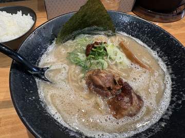 どうも、僕です◯┓ マルヤガーデンズ近く龍の蔵さん。つけ麺専門店ですがラーメンもあなどれないお店です...