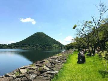 みなさんこんにちは、カゴシマニアックス編集部です。 薩摩川内市の藺牟田池で、楽しみながら生態系保護に...