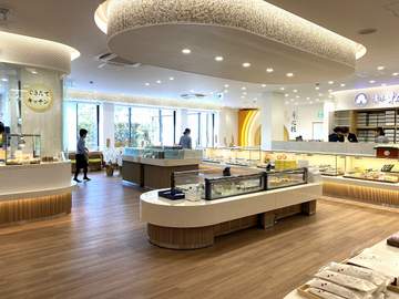 リビングWeb編集部のONです。国道171号沿い、美々卯 箕面店の跡地に何ができるのか気になっていた...