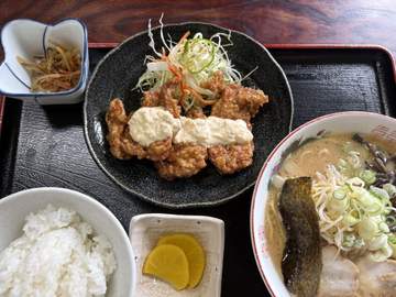どうも、僕です◯┓ 湧水町でランチを・・・と思って検索していると、ラーメンとチキン南蛮のお店があるの...