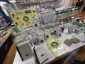 どうも、僕です◯┓ ジュンク堂書店さんでミャクミャクコラボグッズの販売がスタート。天文館マルヤガーデ...