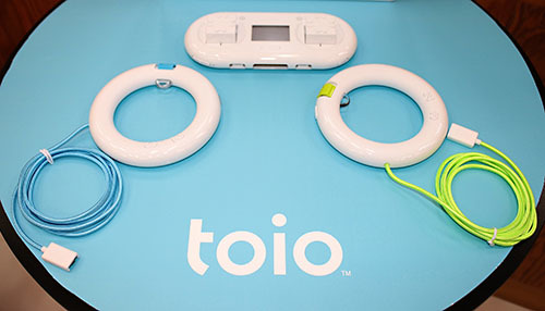 大人も夢中になる知育ロボット玩具 Toio を体験 遊びがプログラミング学習に n R 大人も夢中になる知育ロボット玩具 Toio を体験 遊びがプログラミング学習に n R