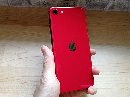 女性が選んだ2色 写真で見る 第2世代iphone Se と Iphone 8 の違い n R 女性が選んだ2色 写真で見る 第2世代iphone Se と Iphone 8 の違い n R