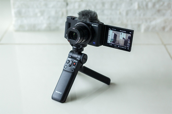 ソニーの最強Vlogカメラ「ZV-1」を完全体に！ デメリット全てを解決