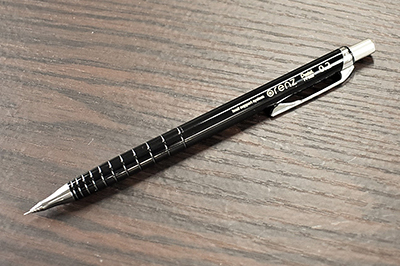 シャープペンの欠点をついに克服 0 2mmなのに折れない オレンズ の実力とは n R シャープペンの欠点をついに克服 0 2mmなのに折れない オレンズ の実力とは n R